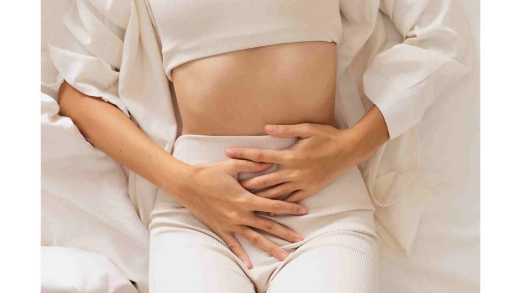 Learn about the first signs of endometriosis, from painful periods to subtle symptoms. Discover diagnosis and treatment options, prevention strategies and lifestyle changes.